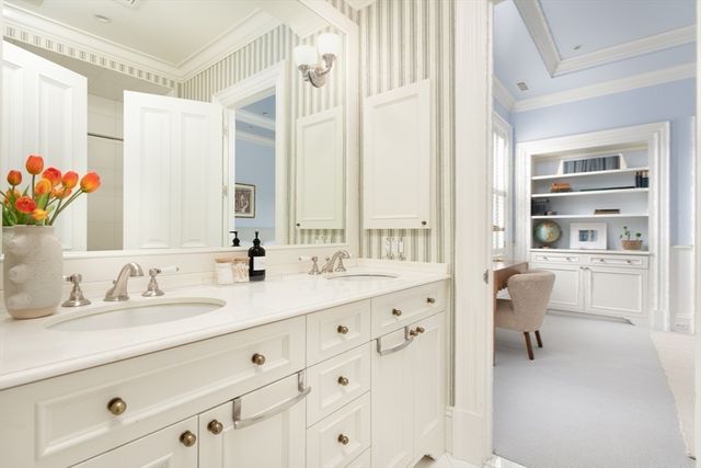 304 Commonwealth Ave PH, Boston, MA 02115