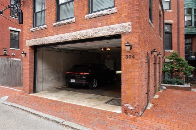 304 Commonwealth Ave PH, Boston, MA 02115