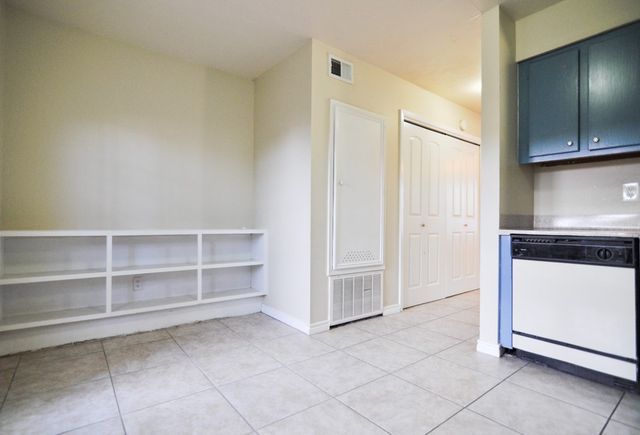 2912 Prairie Flower Circle D, Bryan, TX 77802