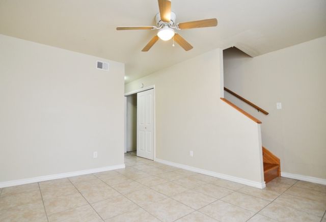 2912 Prairie Flower Circle D, Bryan, TX 77802