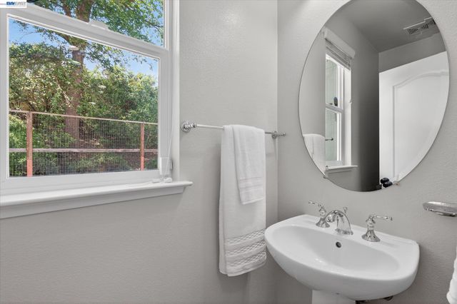 5880 Hillbrook Pl, Dublin, CA 94568