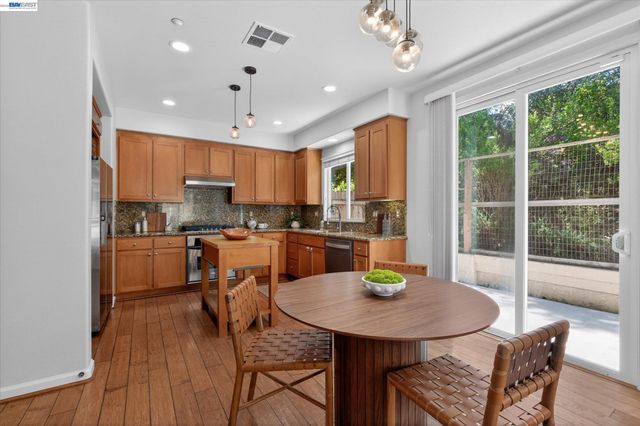 5880 Hillbrook Pl, Dublin, CA 94568