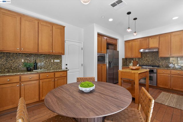 5880 Hillbrook Pl, Dublin, CA 94568