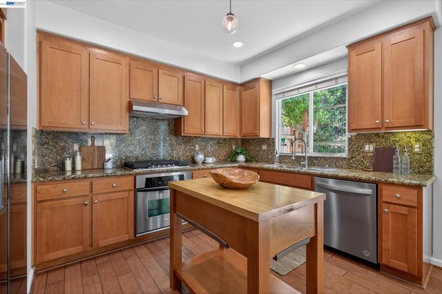 5880 Hillbrook Pl, Dublin, CA 94568
