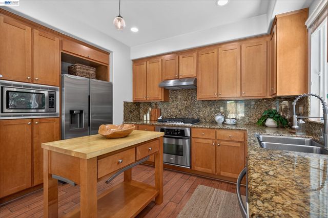 5880 Hillbrook Pl, Dublin, CA 94568