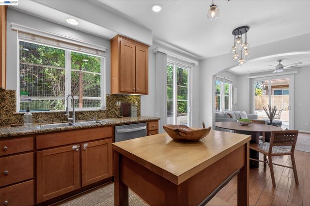 5880 Hillbrook Pl, Dublin, CA 94568