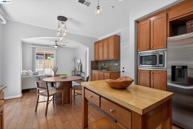 5880 Hillbrook Pl, Dublin, CA 94568