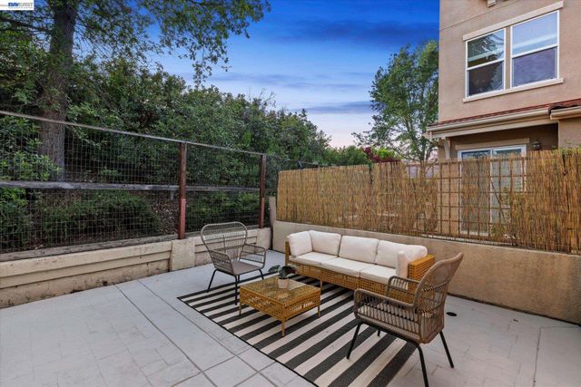 5880 Hillbrook Pl, Dublin, CA 94568
