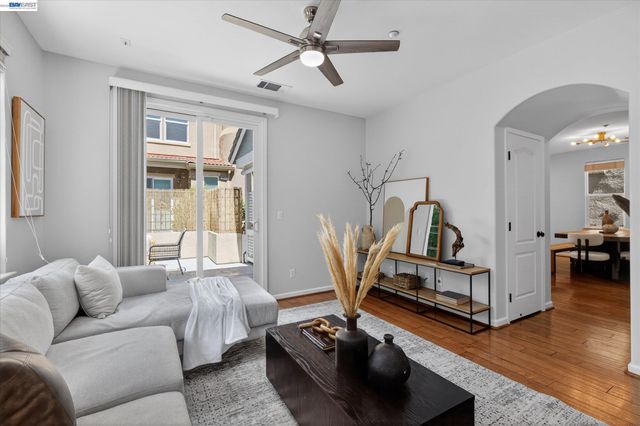 5880 Hillbrook Pl, Dublin, CA 94568