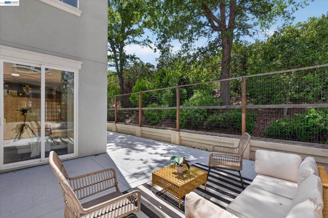 5880 Hillbrook Pl, Dublin, CA 94568