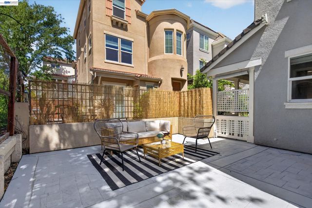 5880 Hillbrook Pl, Dublin, CA 94568