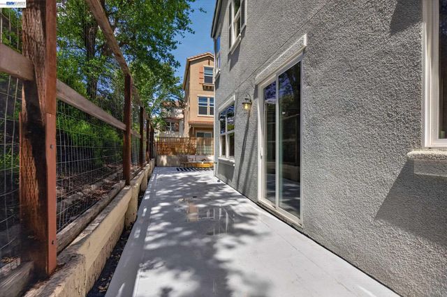 5880 Hillbrook Pl, Dublin, CA 94568