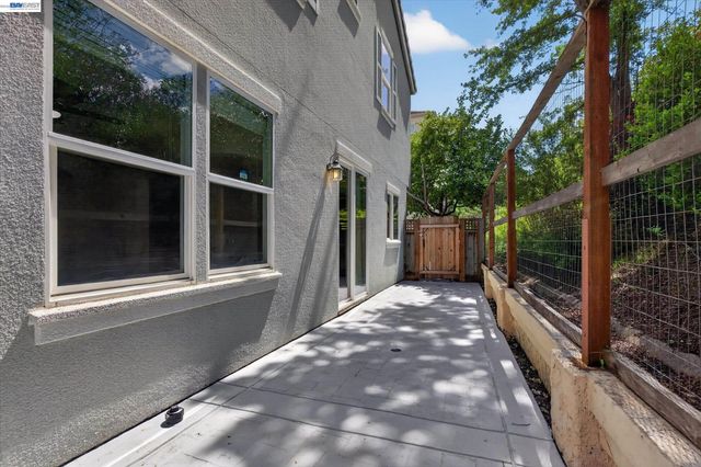 5880 Hillbrook Pl, Dublin, CA 94568