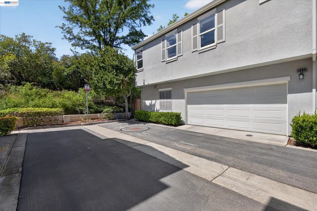 5880 Hillbrook Pl, Dublin, CA 94568
