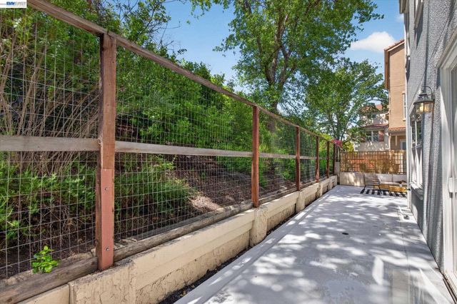 5880 Hillbrook Pl, Dublin, CA 94568