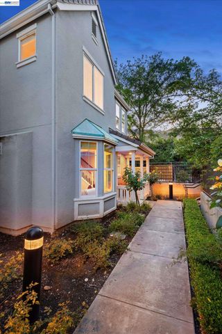 5880 Hillbrook Pl, Dublin, CA 94568