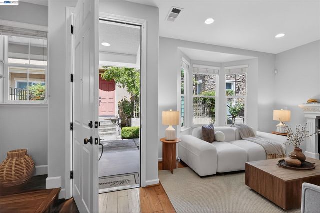 5880 Hillbrook Pl, Dublin, CA 94568