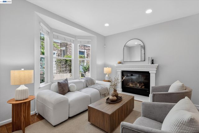 5880 Hillbrook Pl, Dublin, CA 94568
