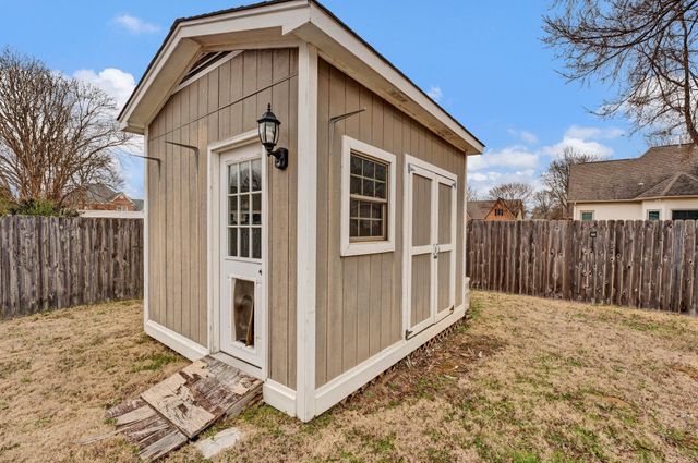 582 BRINSLEY DR, Collierville, TN 38017