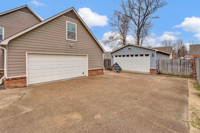 582 BRINSLEY DR, Collierville, TN 38017