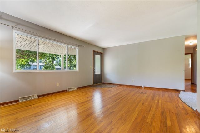 7505 Ivydale Avenue NW, North Canton, OH 44720