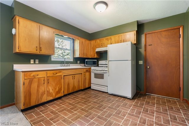 7505 Ivydale Avenue NW, North Canton, OH 44720