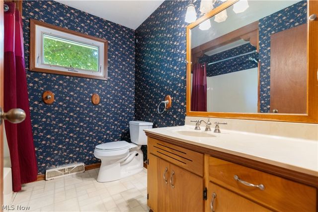 7505 Ivydale Avenue NW, North Canton, OH 44720
