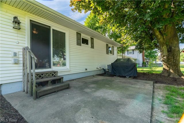 7505 Ivydale Avenue NW, North Canton, OH 44720