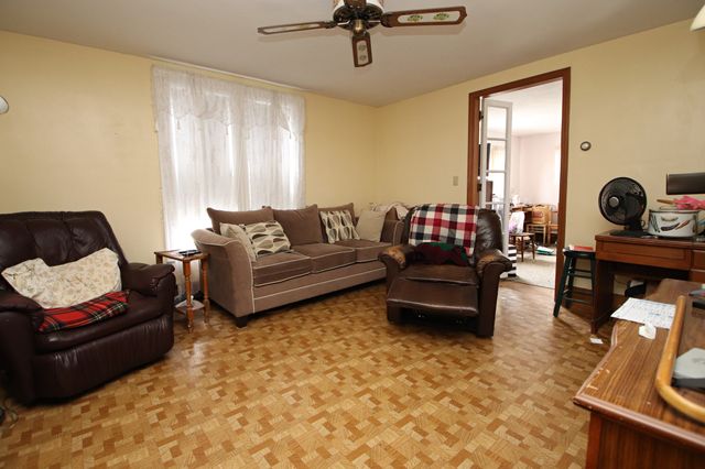 28 Wendell St, Saugus, MA 01906