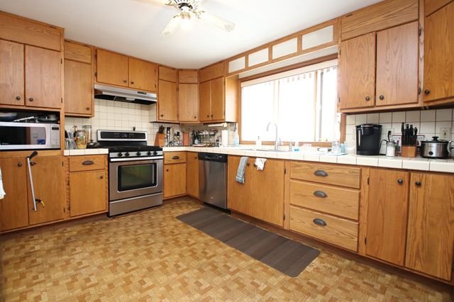 28 Wendell St, Saugus, MA 01906