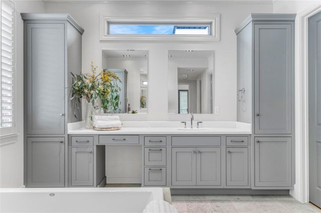 5219 Calle Cordoba Place, Houston, TX 77007