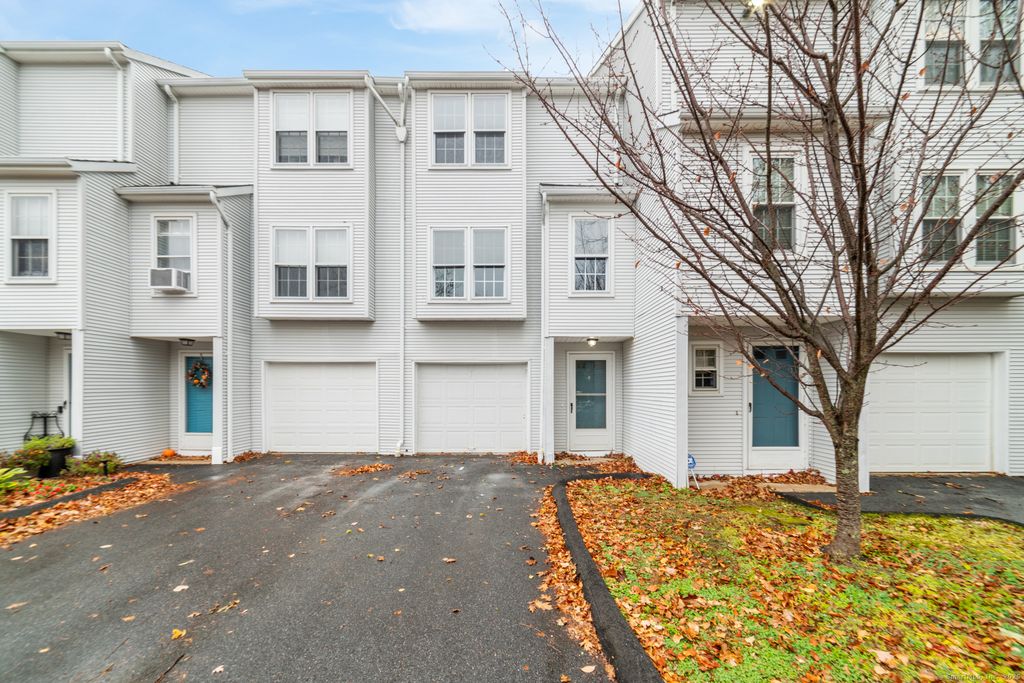 64 Deerwood Lane 10, Waterbury, CT 06704