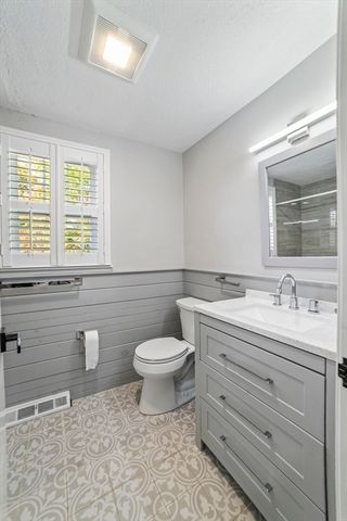 1904 Washington St, Canton, MA 02021