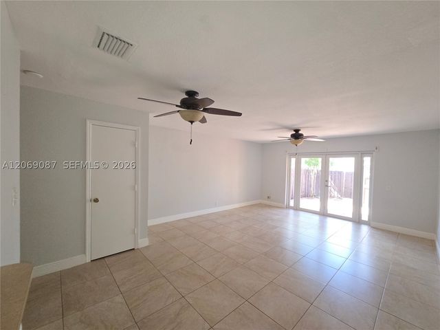 12025 S Las Palmas Dr 12025, Pembroke Pines, FL 33025