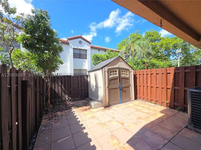 12025 S Las Palmas Dr 12025, Pembroke Pines, FL 33025