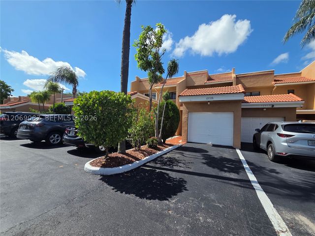 12025 S Las Palmas Dr 12025, Pembroke Pines, FL 33025