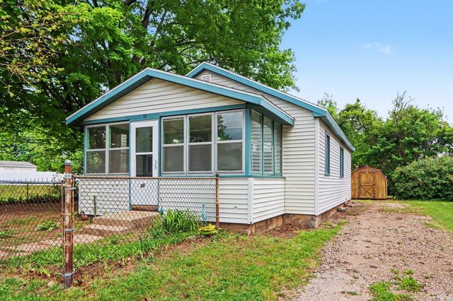 30 Avenue B, Springfield, MI 49037