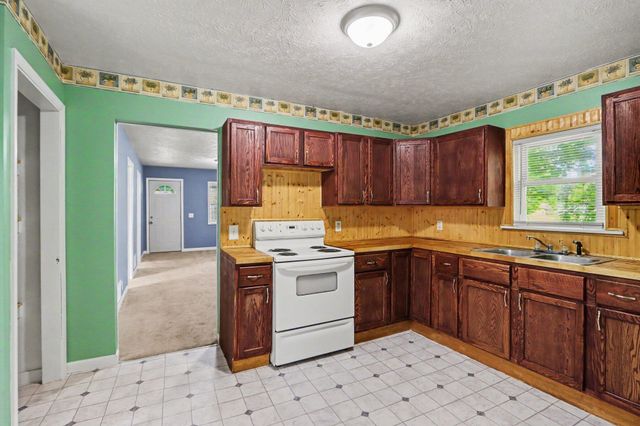 30 Avenue B, Springfield, MI 49037
