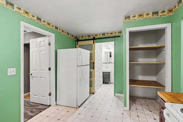 30 Avenue B, Springfield, MI 49037