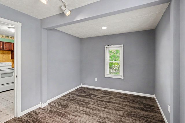 30 Avenue B, Springfield, MI 49037