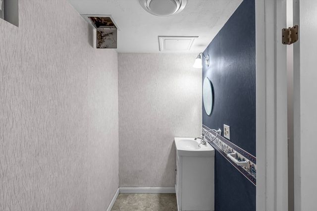 32 Stonewall Dr, Northampton, MA 01060