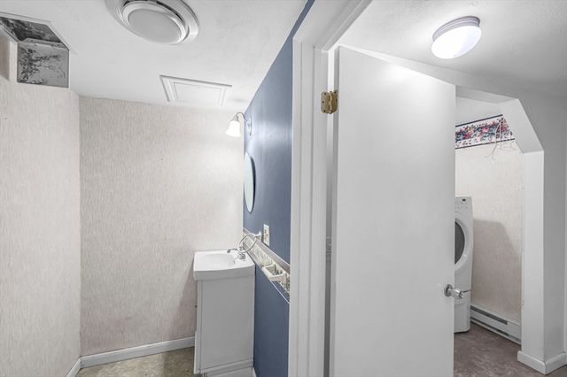 32 Stonewall Dr, Northampton, MA 01060