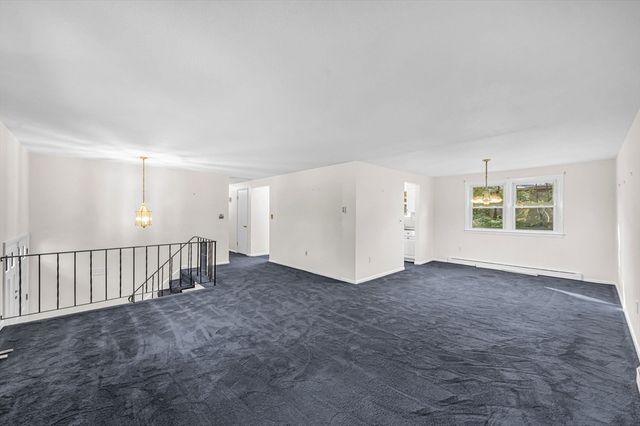 32 Stonewall Dr, Northampton, MA 01060