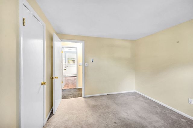 32 Stonewall Dr, Northampton, MA 01060