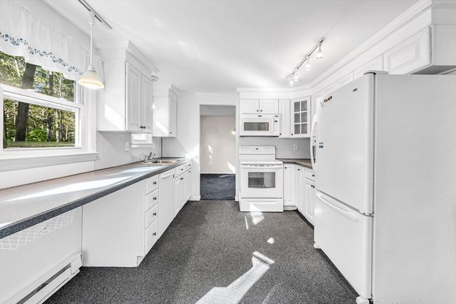 32 Stonewall Dr, Northampton, MA 01060