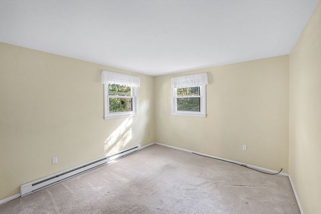 32 Stonewall Dr, Northampton, MA 01060