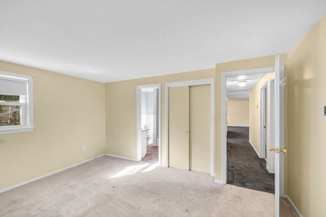 32 Stonewall Dr, Northampton, MA 01060