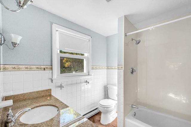 32 Stonewall Dr, Northampton, MA 01060