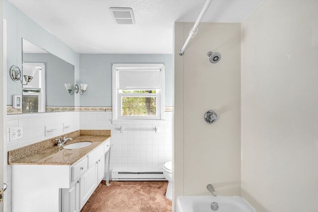 32 Stonewall Dr, Northampton, MA 01060