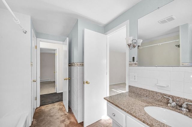 32 Stonewall Dr, Northampton, MA 01060